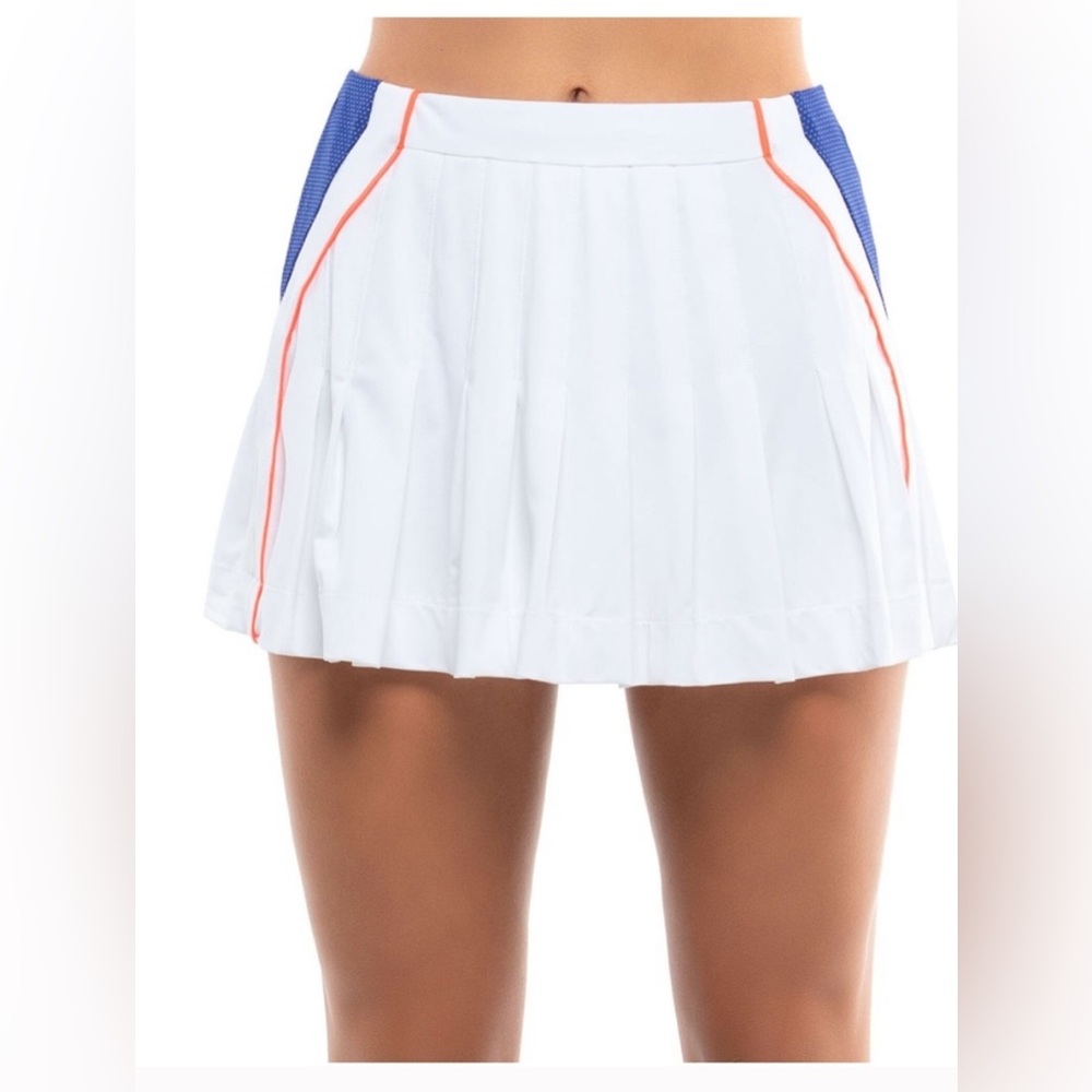 Lucky in Love women’s medium white pleated tennis skort. Like new.